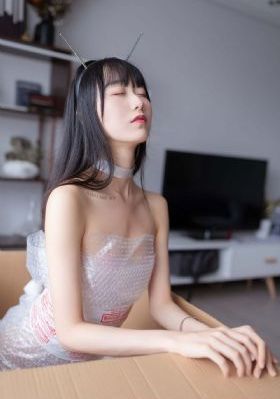 男子被扇耳光后连续打女子头